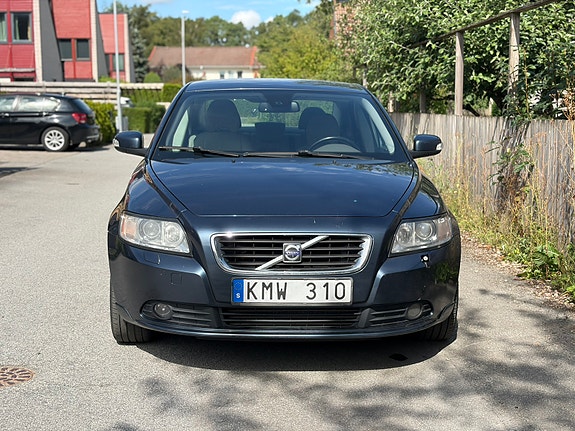 Volvo S40 2 of 14