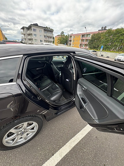 Volvo V60 4 of 11