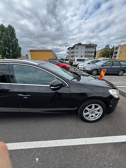 Volvo V60 2 of 11