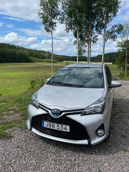 Toyota Yaris 3 of 5