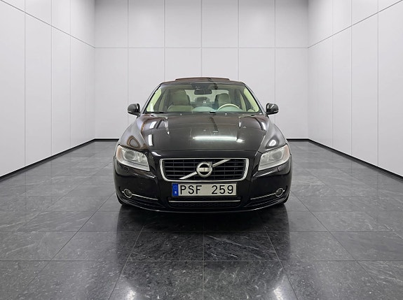 Volvo S80 2 of 17