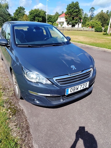 Peugeot 308 2 of 6
