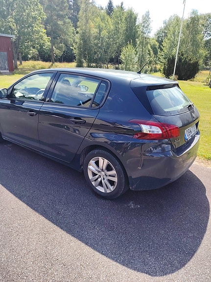 Peugeot 308 4 of 6