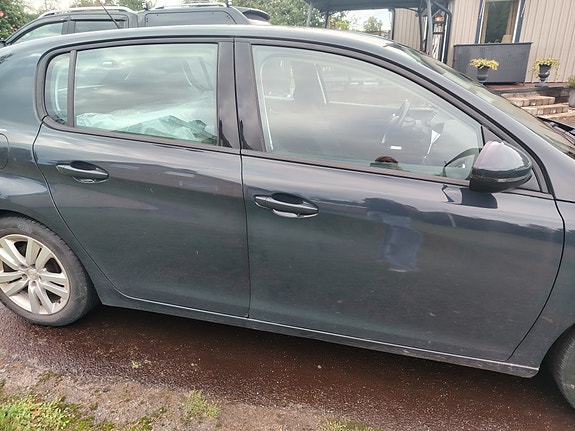 Peugeot 308 4 of 7