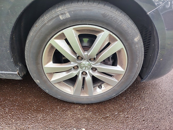 Peugeot 308 8 of 9