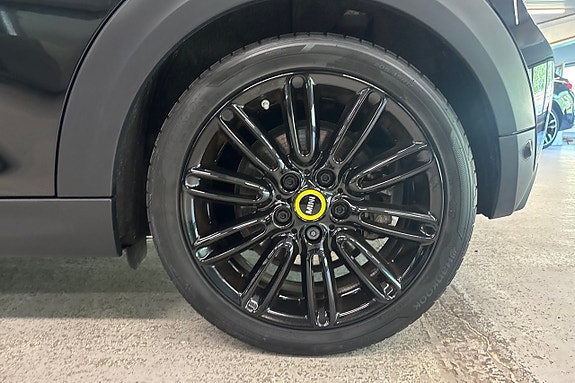 MINI Cooper SE 15 of 18