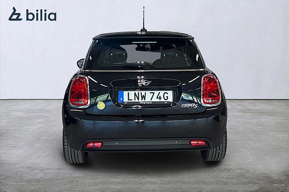 MINI Cooper SE 4 of 18