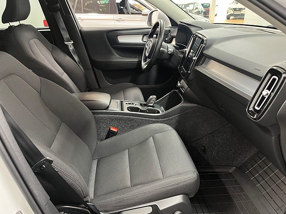 Volvo XC40 18 of 22