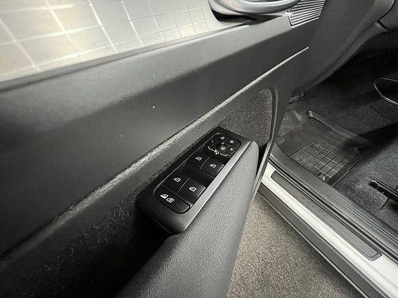 Volvo XC40 12 of 22