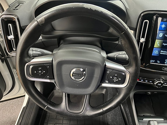 Volvo XC40 14 of 22