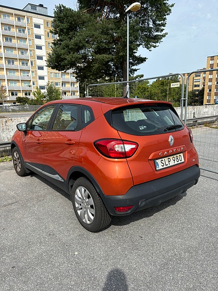 Renault Captur 3 of 6