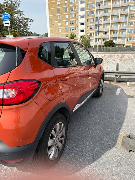 Renault Captur 4 of 6