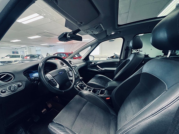 Ford S-MAX 8 of 26