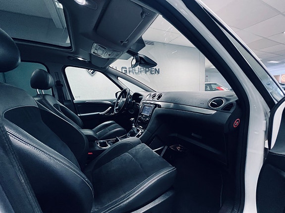 Ford S-MAX 10 of 26