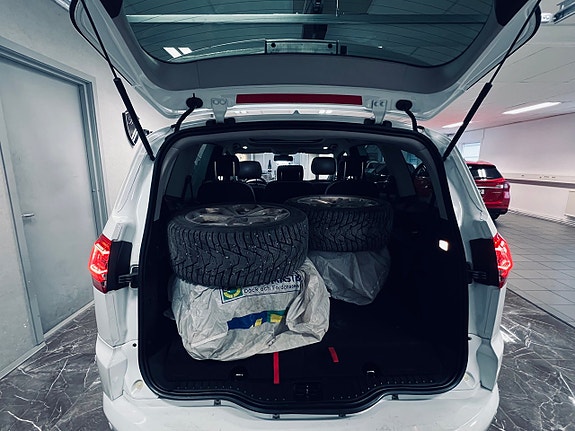 Ford S-MAX 24 of 26