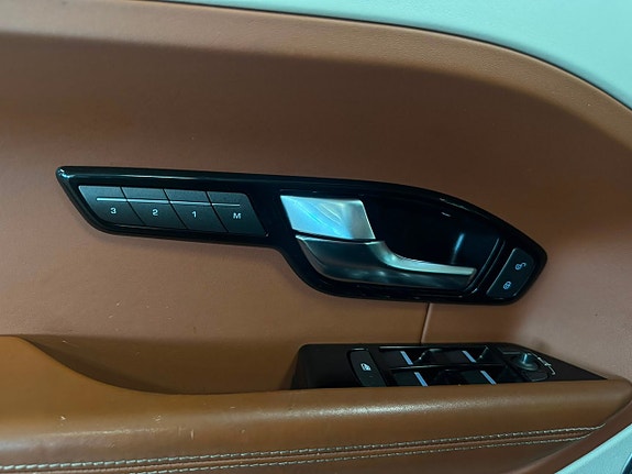 Land Rover Range Rover Evoque 11 of 30