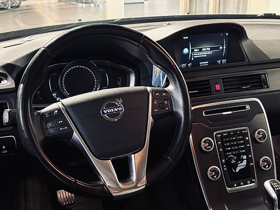 Volvo XC70 11 of 23