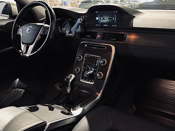 Volvo XC70 13 of 23