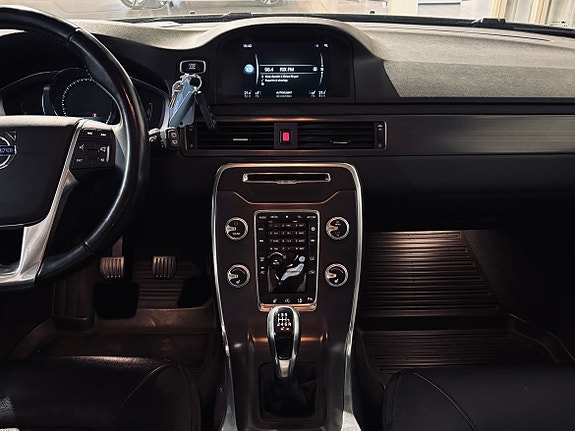 Volvo XC70 12 of 23