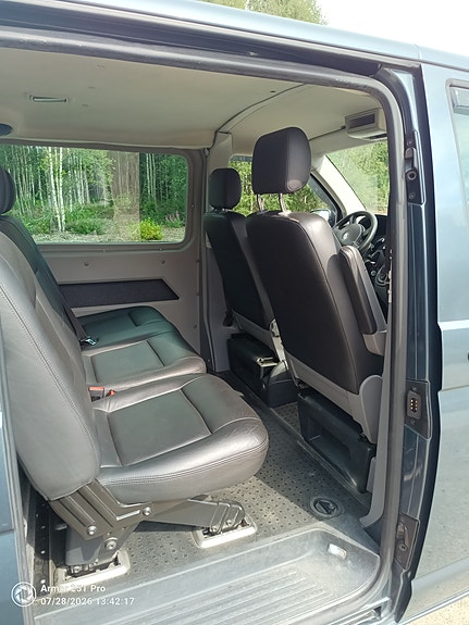 Volkswagen Caravelle 6 of 7