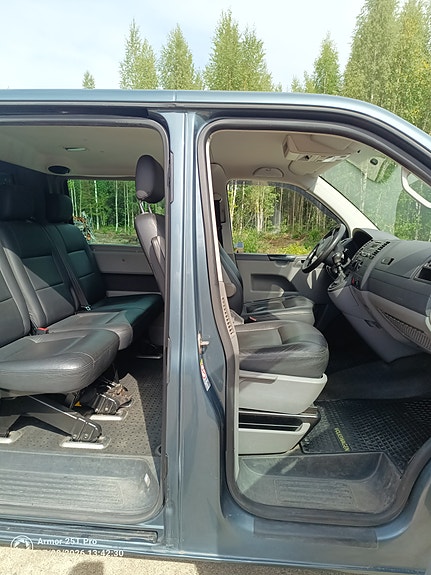 Volkswagen Caravelle 7 of 7
