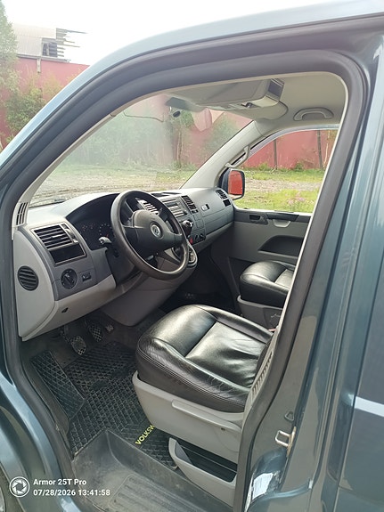 Volkswagen Caravelle 5 of 7