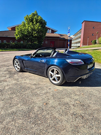 Opel GT 2 of 5