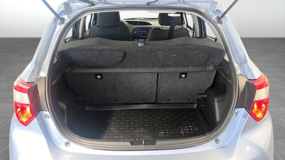 Toyota Yaris 10 of 15