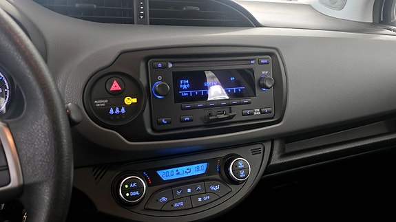 Toyota Yaris 12 of 15