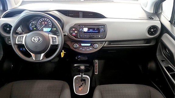 Toyota Yaris 4 of 15