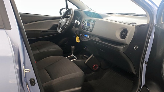 Toyota Yaris 3 of 15