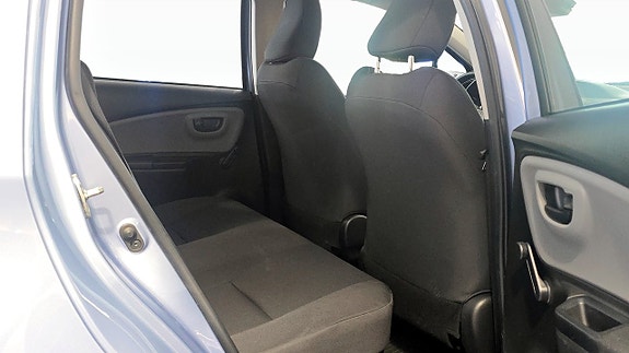 Toyota Yaris 5 of 15