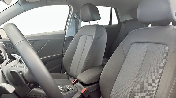 Audi Q2 8 of 12