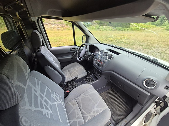 Ford Transit Connect 6 of 9