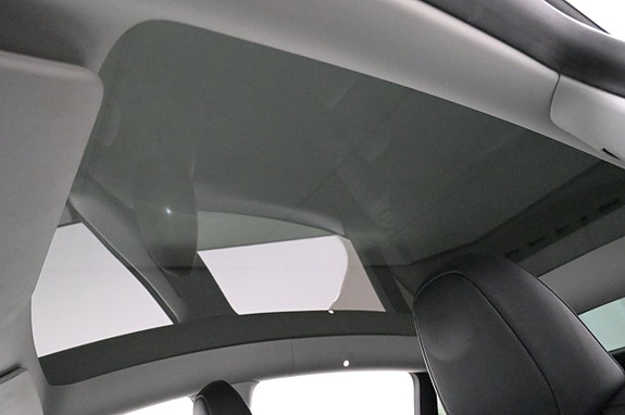 Tesla Model Y 20 of 27