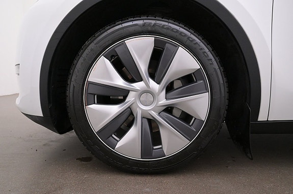 Tesla Model Y 27 of 27