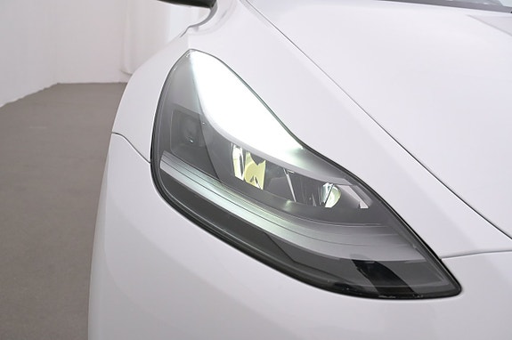 Tesla Model Y 26 of 27