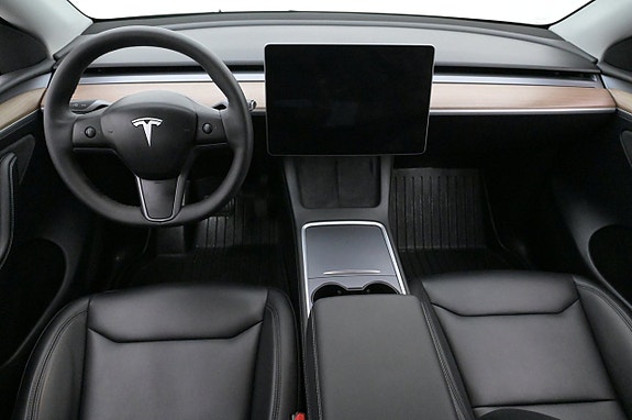 Tesla Model Y 6 of 27