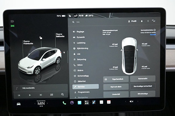 Tesla Model Y 10 of 27