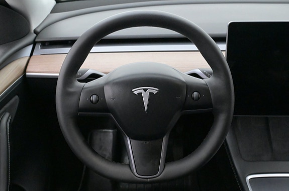 Tesla Model Y 7 of 27