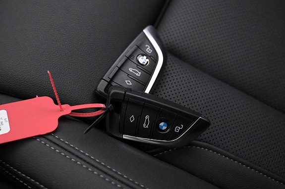 BMW i4 23 of 27