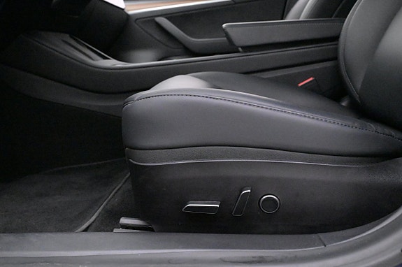 Tesla Model 3 11 of 27