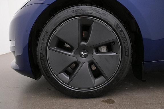 Tesla Model 3 27 of 27