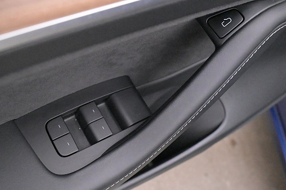 Tesla Model 3 10 of 27