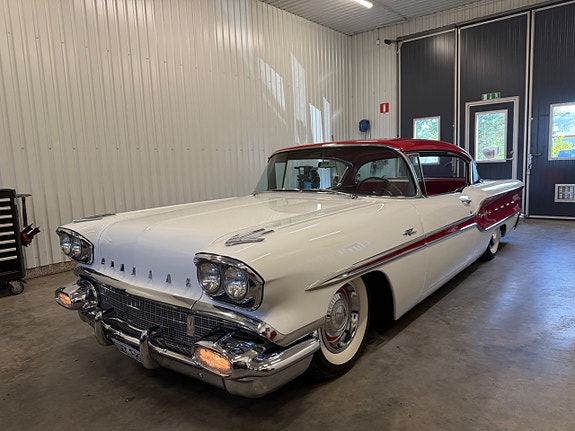 Pontiac Chieftain 4 of 18