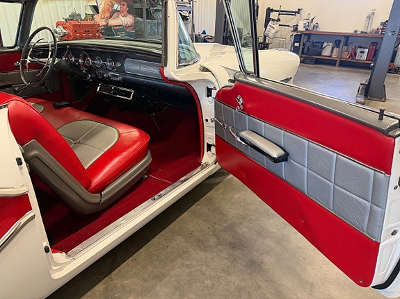 Pontiac Chieftain 11 of 18
