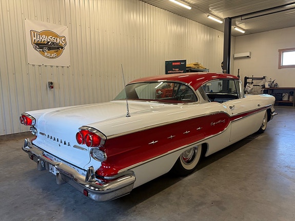 Pontiac Chieftain 2 of 18