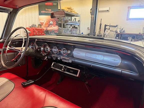 Pontiac Chieftain 12 of 18