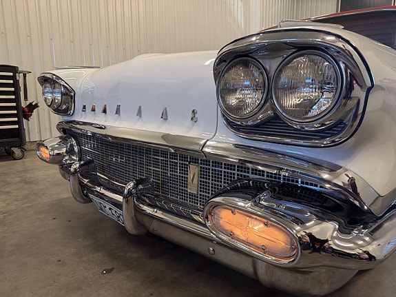 Pontiac Chieftain 6 of 18