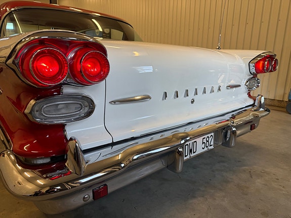 Pontiac Chieftain 7 of 18